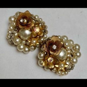 Vintage 1950s beaded Pearl cluster earrings